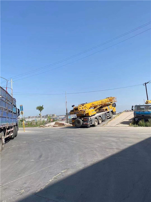 渝水区25吨吊车的租赁价格大概是多少？