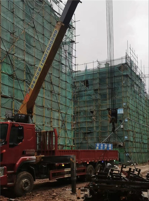 渝水区“慢工细活”—— 吊车的 “微动控制” 技术